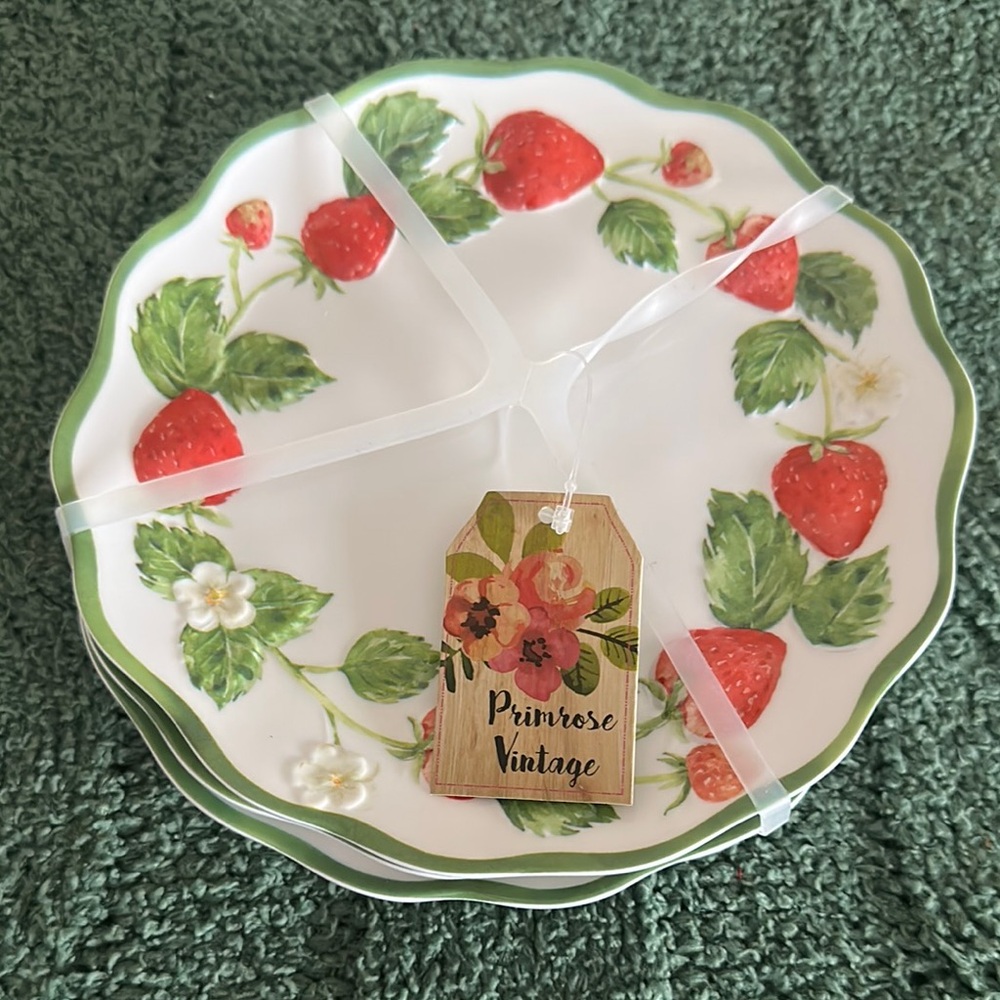 Primrose Vintage Strawberry 🍓 Dessert Plates Melanine Set of 4 NEW